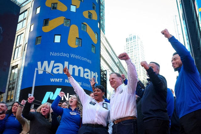 Walmart hits $1 trillion in market value for first time